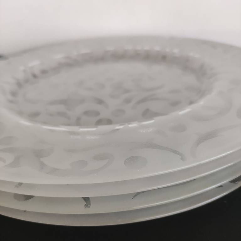Piatti: 4 Platz- oder Essteller Glas Ornamentmuster – Usato da Frick venduto da fendiartax 1