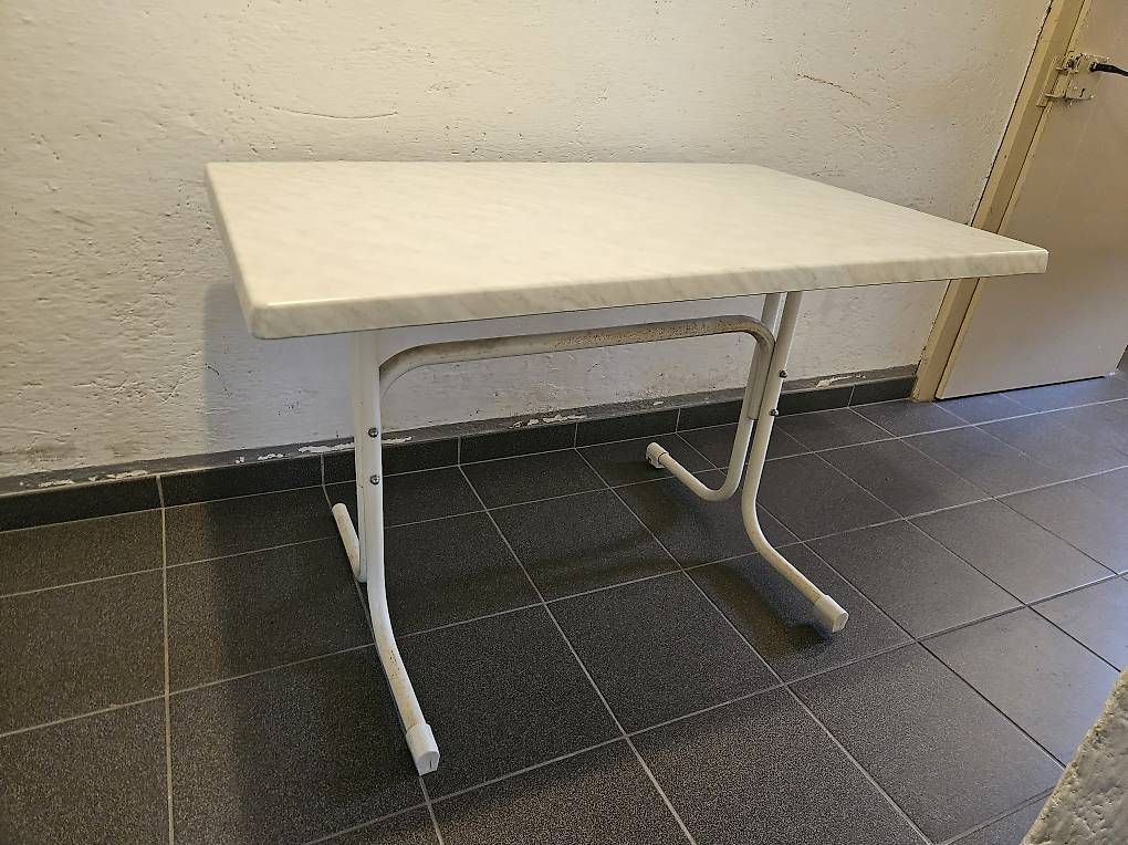Tische: Weisse Klapptisch – Gebraucht aus Chur von zie_t9q2 2