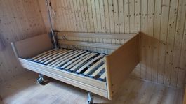 Pflegebett höhenverstellbar mit Aufstehhilfe leicht gebra...