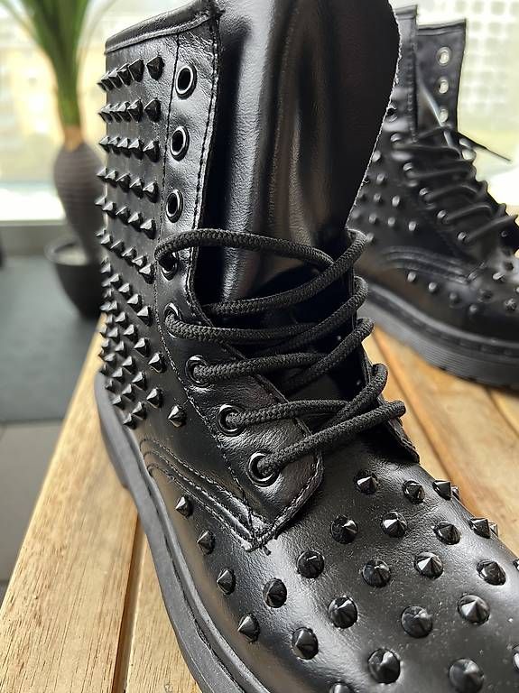 Damenschuhe: Vendo scarpa anfibio borchiato N.36 – Gebraucht aus Locarno von Cappeandrea 4