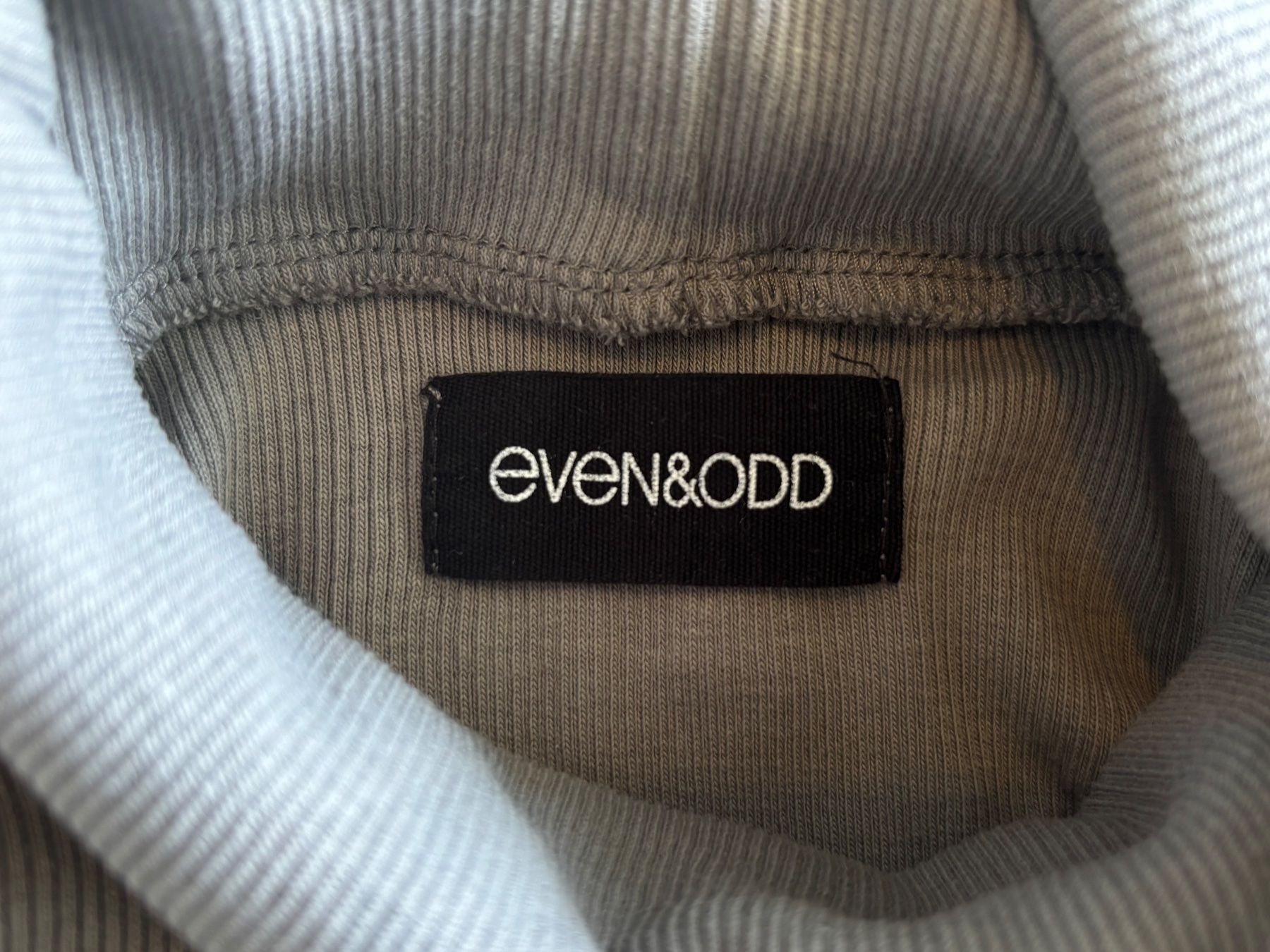 T-shirt: EVEN & ODD greiges Turtleneck-Shirt – Usato da Zürich venduto da missmodernage 3