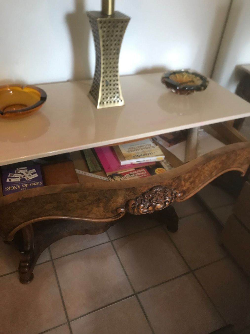 Cassettiere: Console en noyer avec marbre moderne – Usato da Servion venduto da cap_8wjb 3