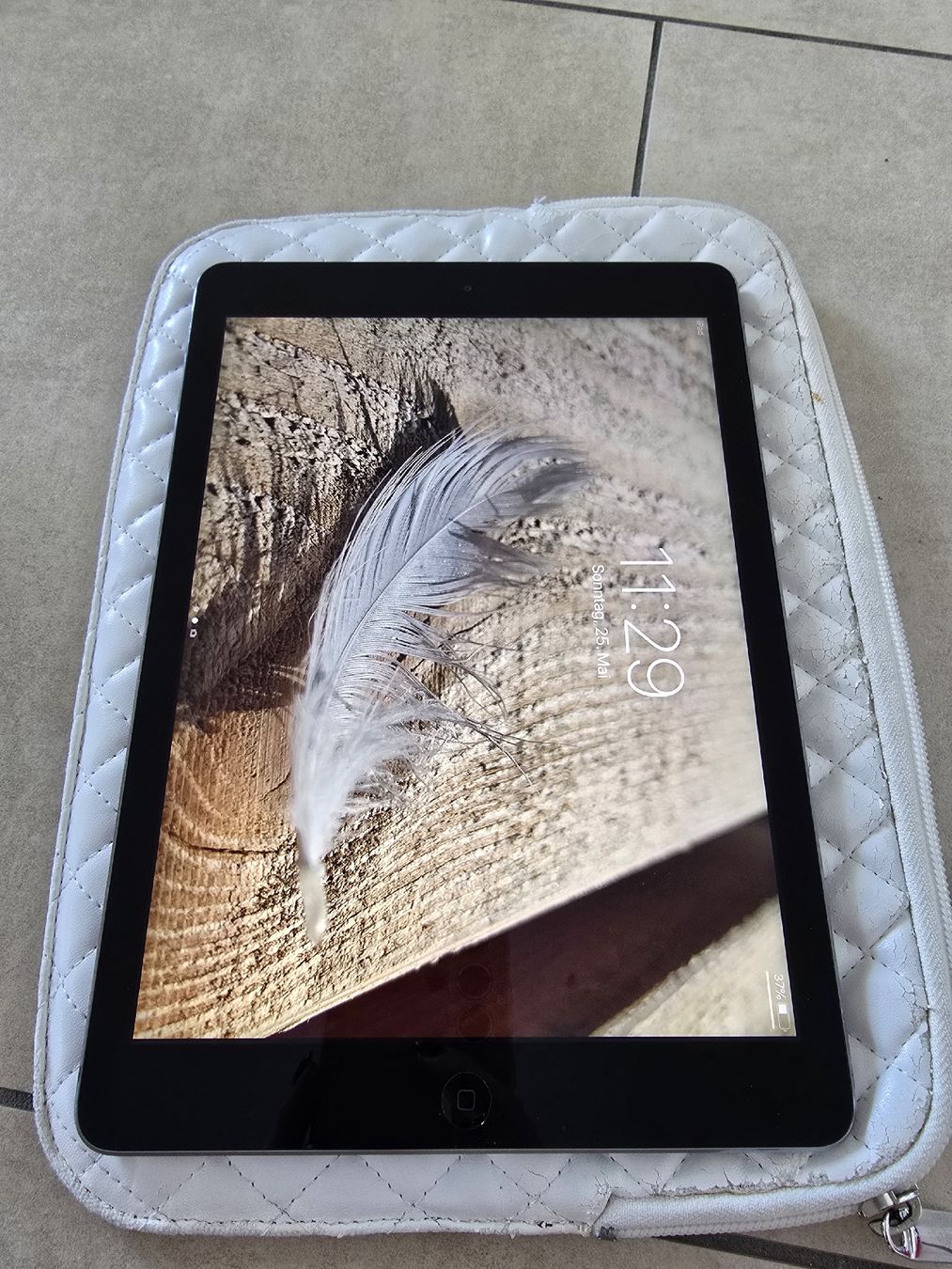 Apple Tablet PC: Ipad Air 1 – Usato da Rickenbach b. Wil venduto da VeryLovelyThings 2