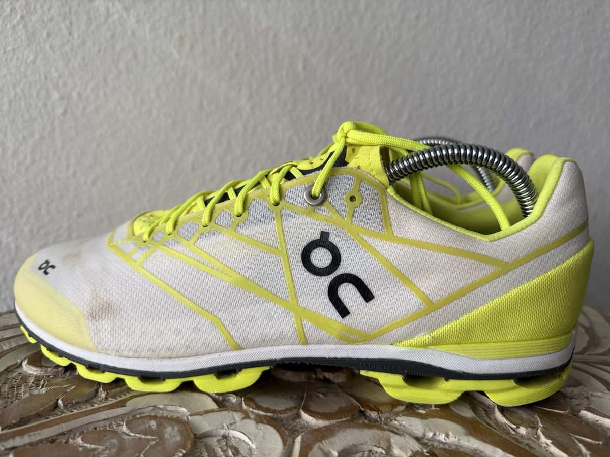 On Herrenschuhe: On Laufschuhe Cloudflash weiss/gelb Grösse 44  – Gebraucht aus Zürich von sha_vw65 2