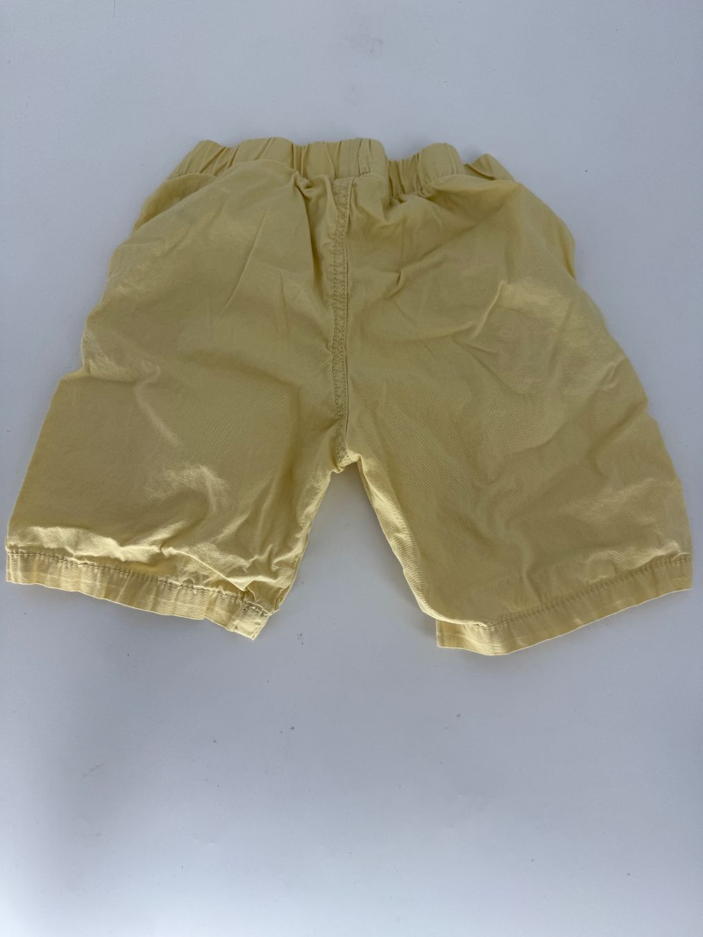 H&M Pantaloni: Shorts Gr. 104 von H&M – Usato da Auenstein venduto da moin. 1