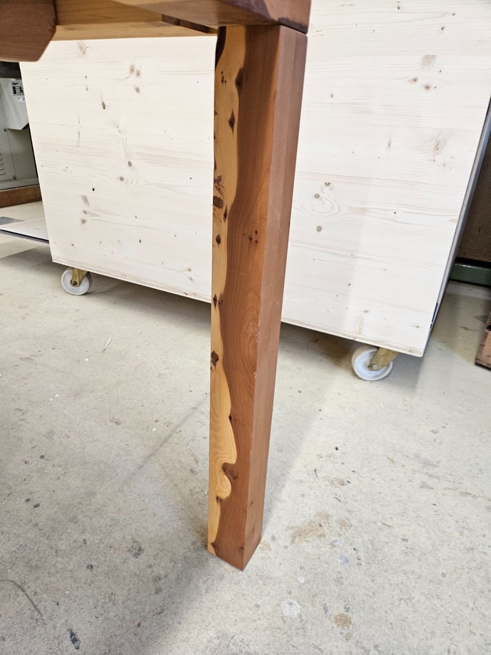 &Tradition Tables: Einzigartiger Tisch aus Eibenholz – D'occasion à Brienz BE par dabene 3
