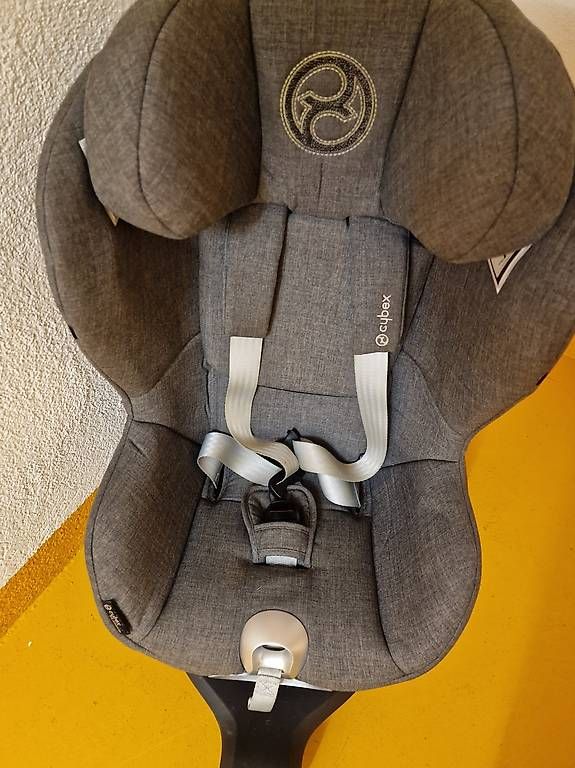 Sièges auto: Siège auto – D'occasion à Etagnières par hug_wpd8 2
