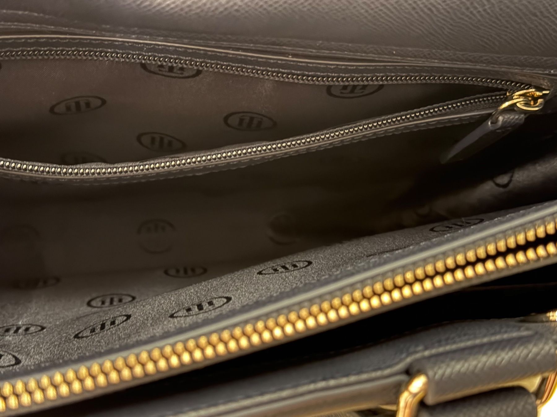 Tommy Hilfiger Taschen für Damen: TOMMY HILFIGER TASCHE BLAU HINGUCKER – Gebraucht aus LUZERN von modeundlifestyle 6