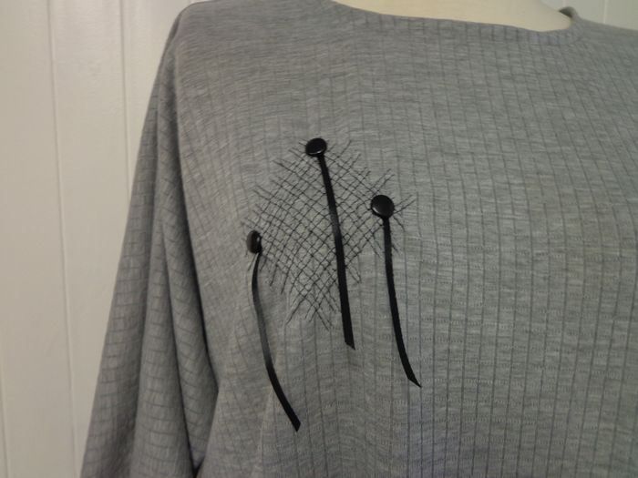 Pullover & Sweatshirts: Pull asymétrique jersey Gris UNIQUE – Neu und originalverpackt aus St-Imier von goodber 1