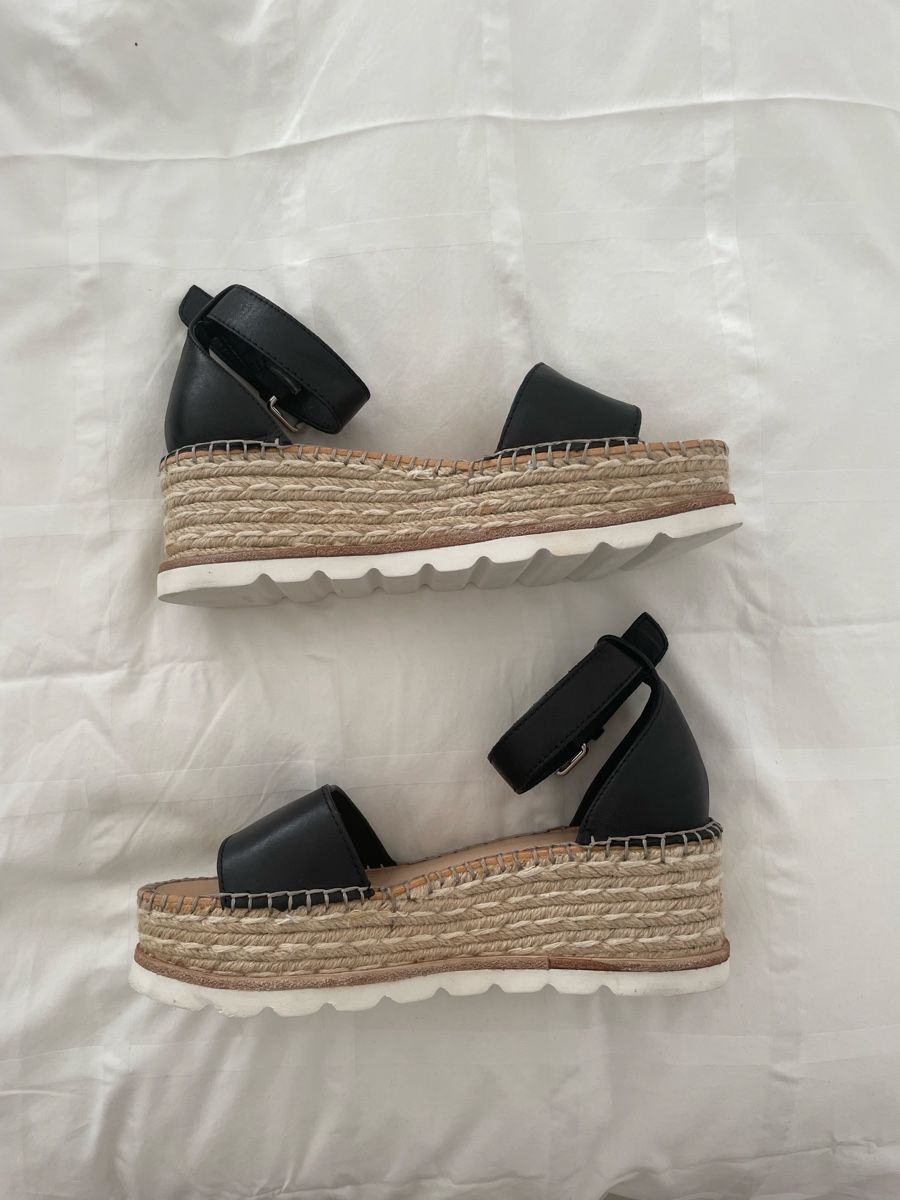 Scarpe da donna: Sandales compensées noires – Usato da Hauterive NE venduto da Liianna___ 1