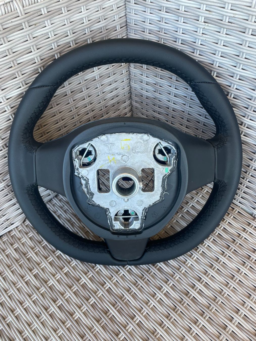 Tesla Tutti pezzi di ricambio auto: Neues Leder lenkrad TESLA 3 / Y – Nuovo (secondo la descrizione) da Auw venduto da Neo_z2rq 5