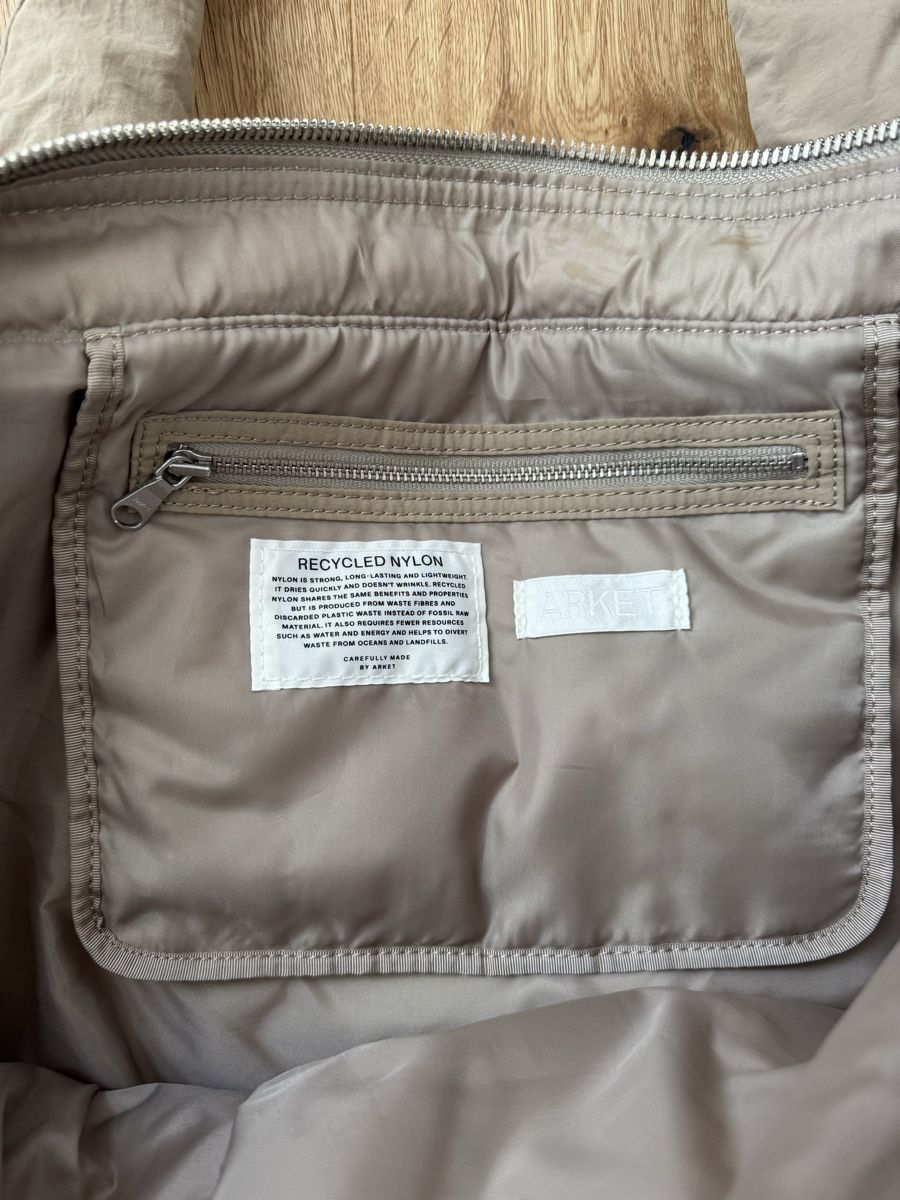 Arket Borse da donna: Arket Oversized Puffy Tote Bag – Usato da Interlaken venduto da fbnscl 4