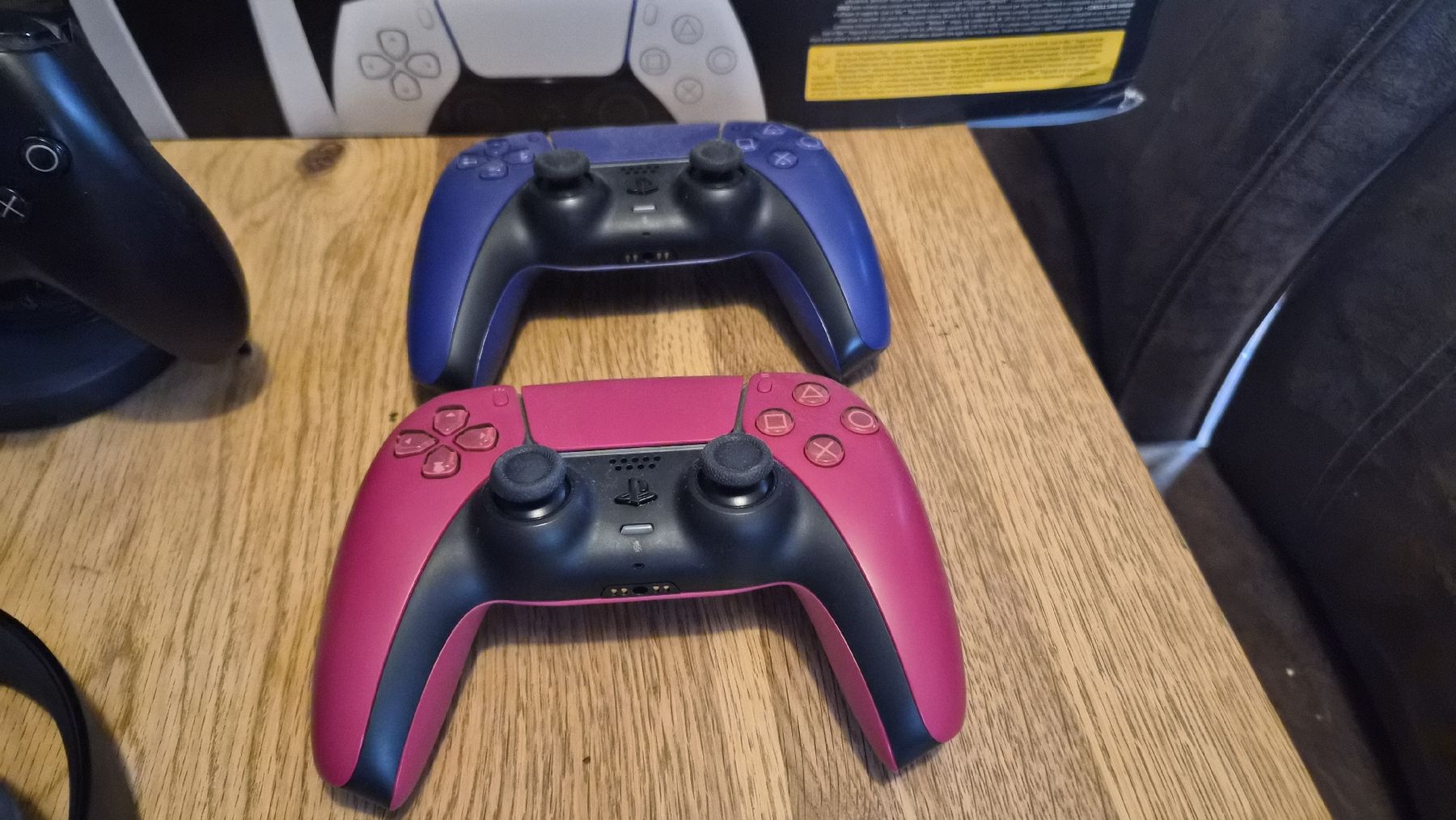 Sony Console: ps5 digital avec casque et 2 manettes en plus – Nuovo (secondo la descrizione) da Aven venduto da kaotiks444 4