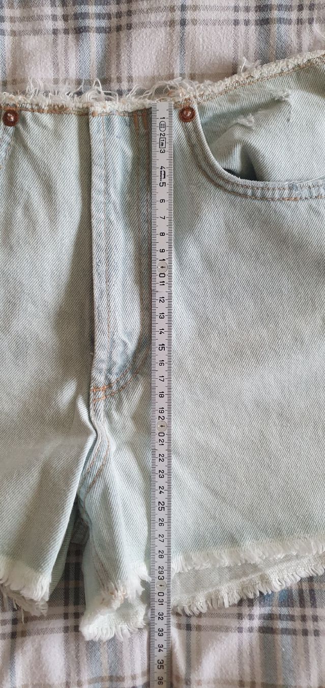 Zara Jeans: NEU - Zara Shorts, hellblau, Gr. 32 – Nuovo (secondo la descrizione) da Bern venduto da fede736 4