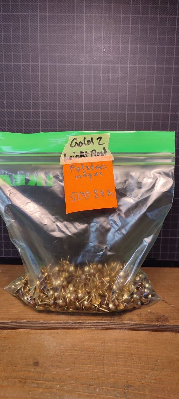 Alle Werkzeuge: Alte Polsternägel Gold glanz 500stk – Gebraucht aus Gelterkinden von MYSTOREFORYOU4460 4