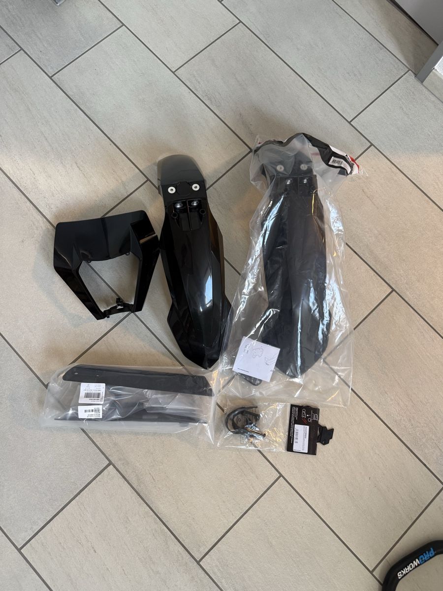 Strada: Ktm Pastik schwarz – Nuovo (secondo la descrizione) da Hüntwangen venduto da mig_b285