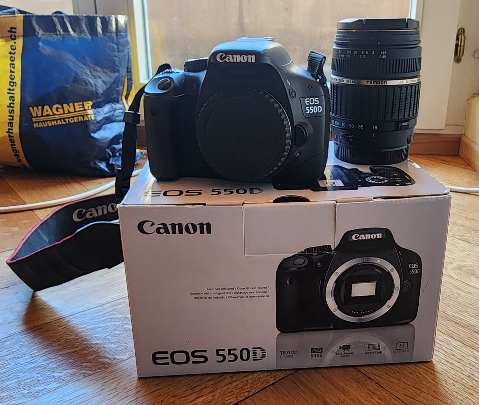Canon Fotocamera: Canon EOS 550D inkl. Objektiv – Usato da Basel venduto da Mauck93