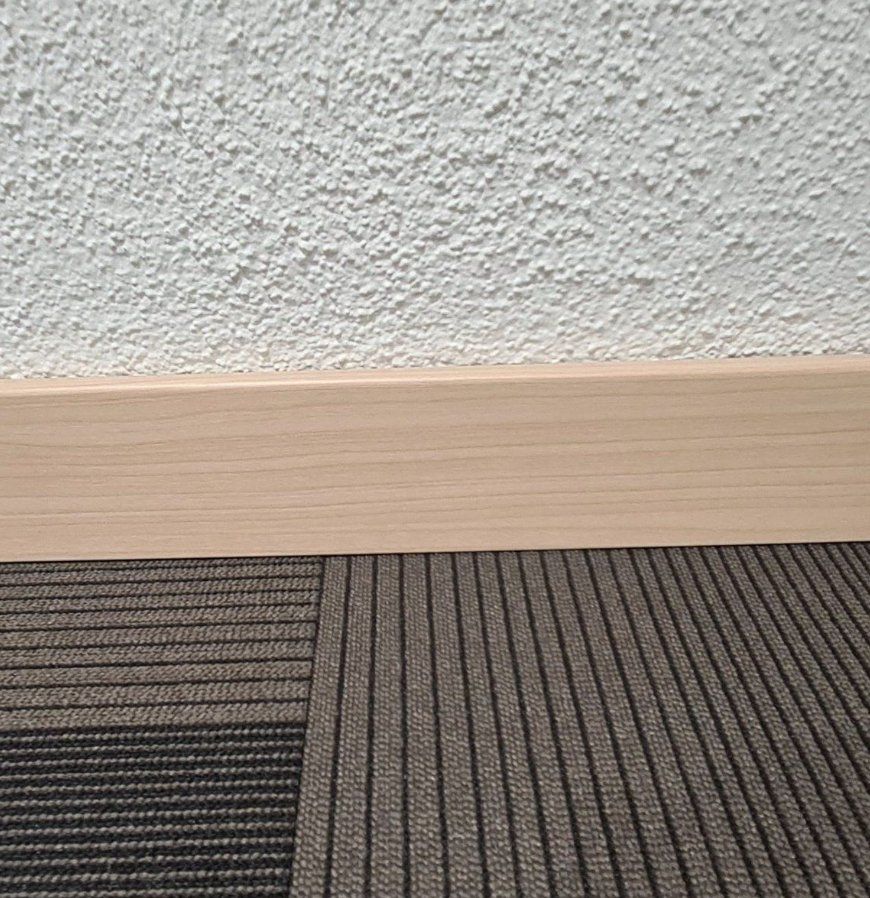 Rivestimenti per pavimenti: Sockelleiste Holzoptik 25m, neu – Nuovo e nell'imballaggio originale da Neuhausen venduto da ani_gvm8