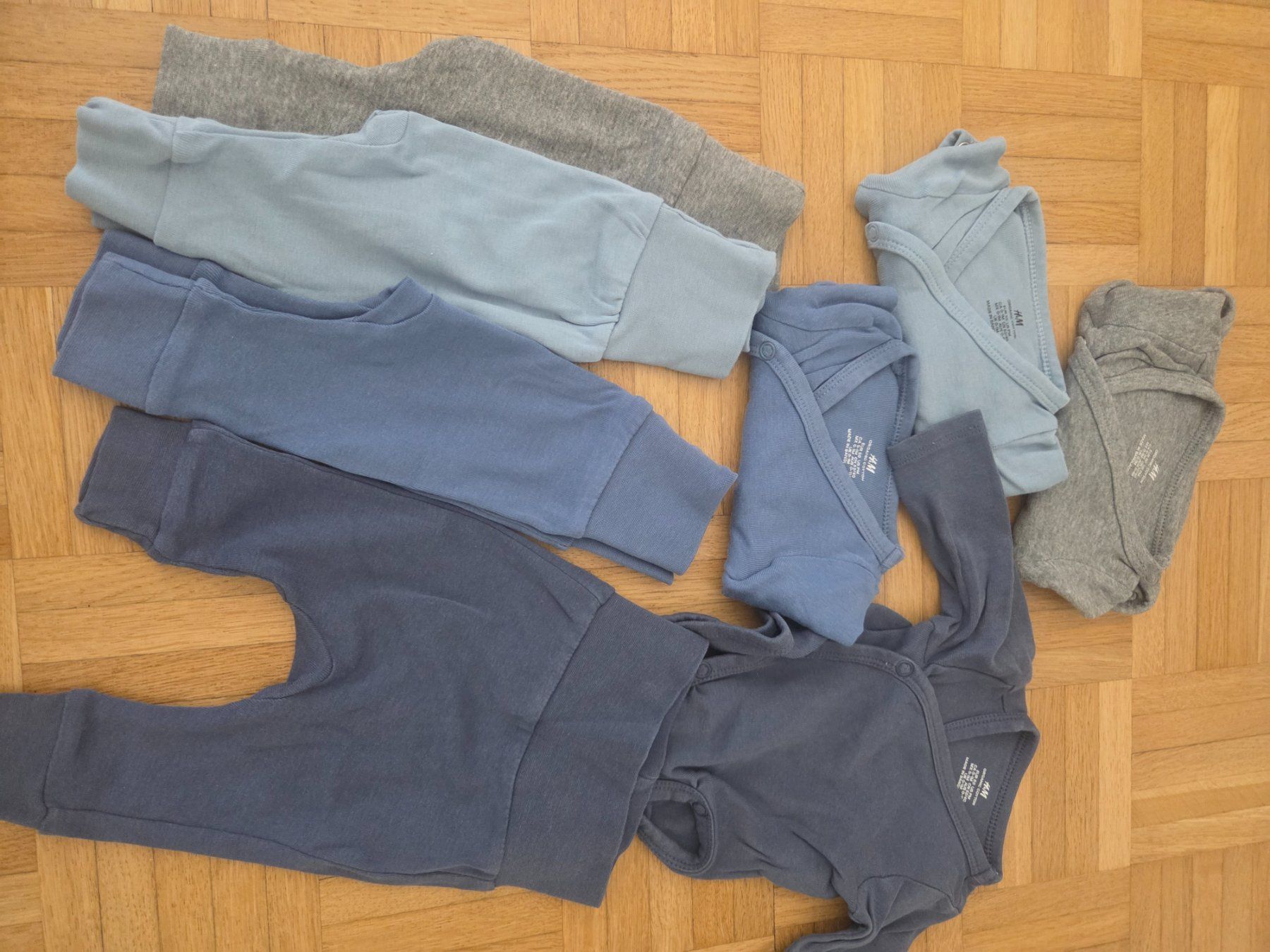 Lotti & Set di vestiti: H&M Baby Kleider Set, Grösse 50 – Usato da Regensdorf venduto da sar_895z 1