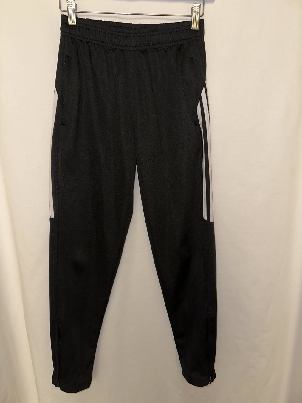 Hosen: schwarze original Adidas Jogginghose Trainerhose Gr. S – Neu und originalverpackt aus Sarmenstorf von taosun1 1