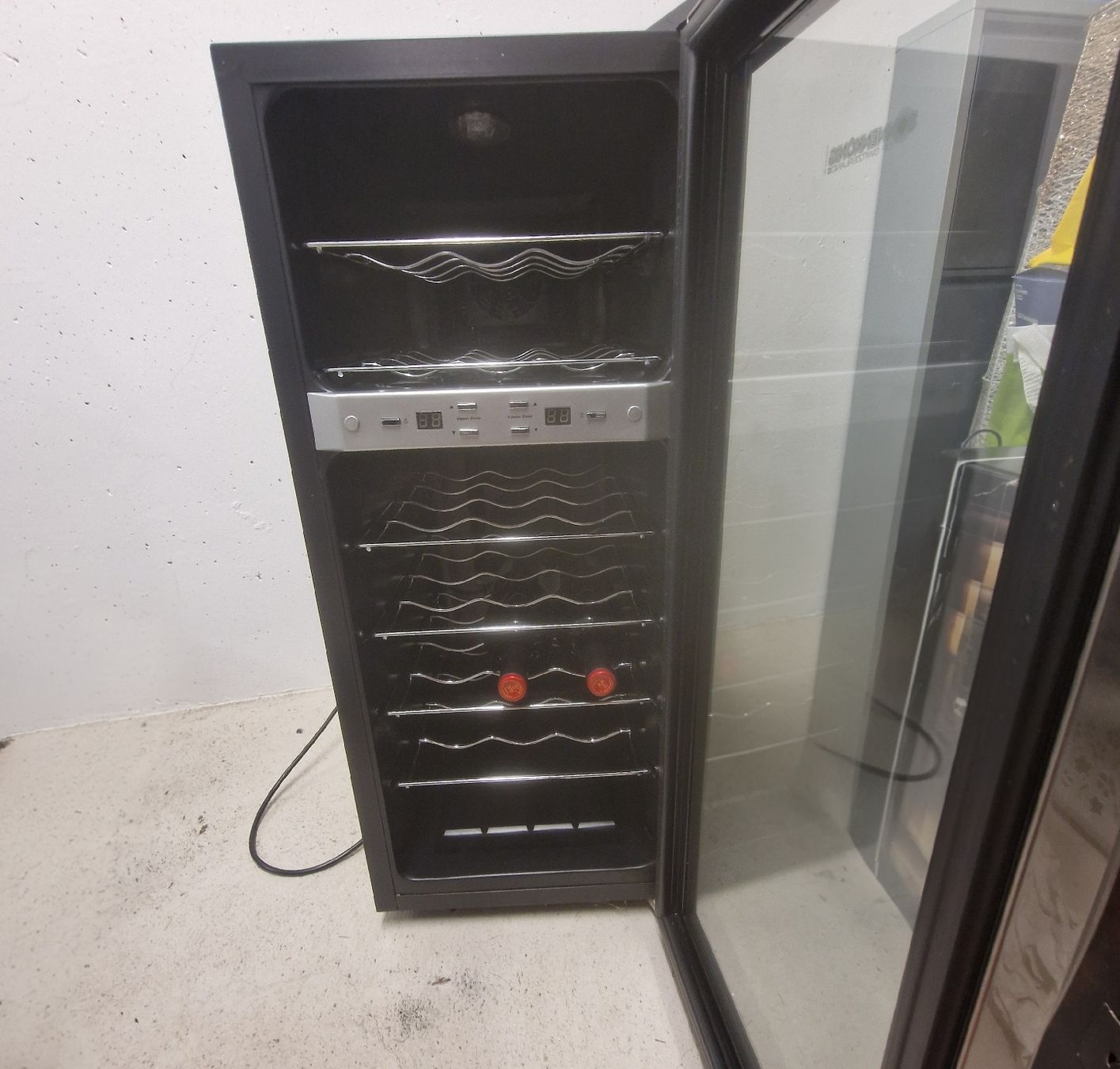 Kühlschrank: Weinkühlschrank 2 Zonen – Gebraucht aus Zwingen von Patrick199288 2