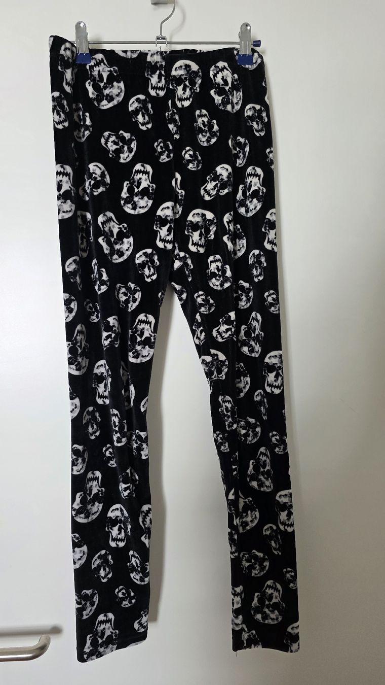 Leggings: flauschige Leggins mit Totenkopf  – Usato da Roggwil TG venduto da Seinija