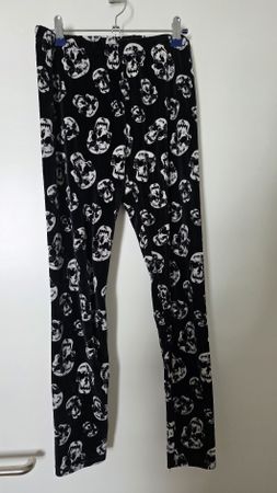 flauschige Leggins mit Totenkopf 