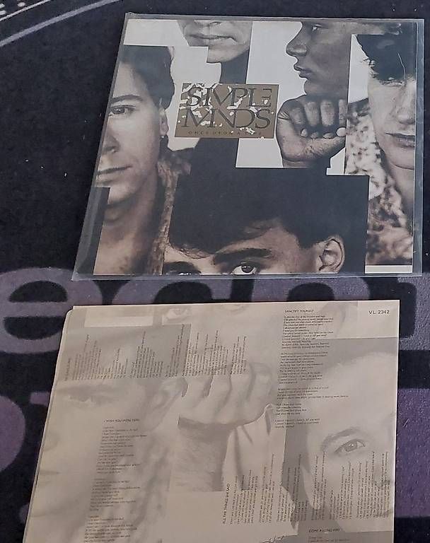 Dischi in vinile: SIMPLE MINDS:"ONCE UPON A TIME"(1985)LP – Usato da NENDELN venduto da Vinylandmote 3