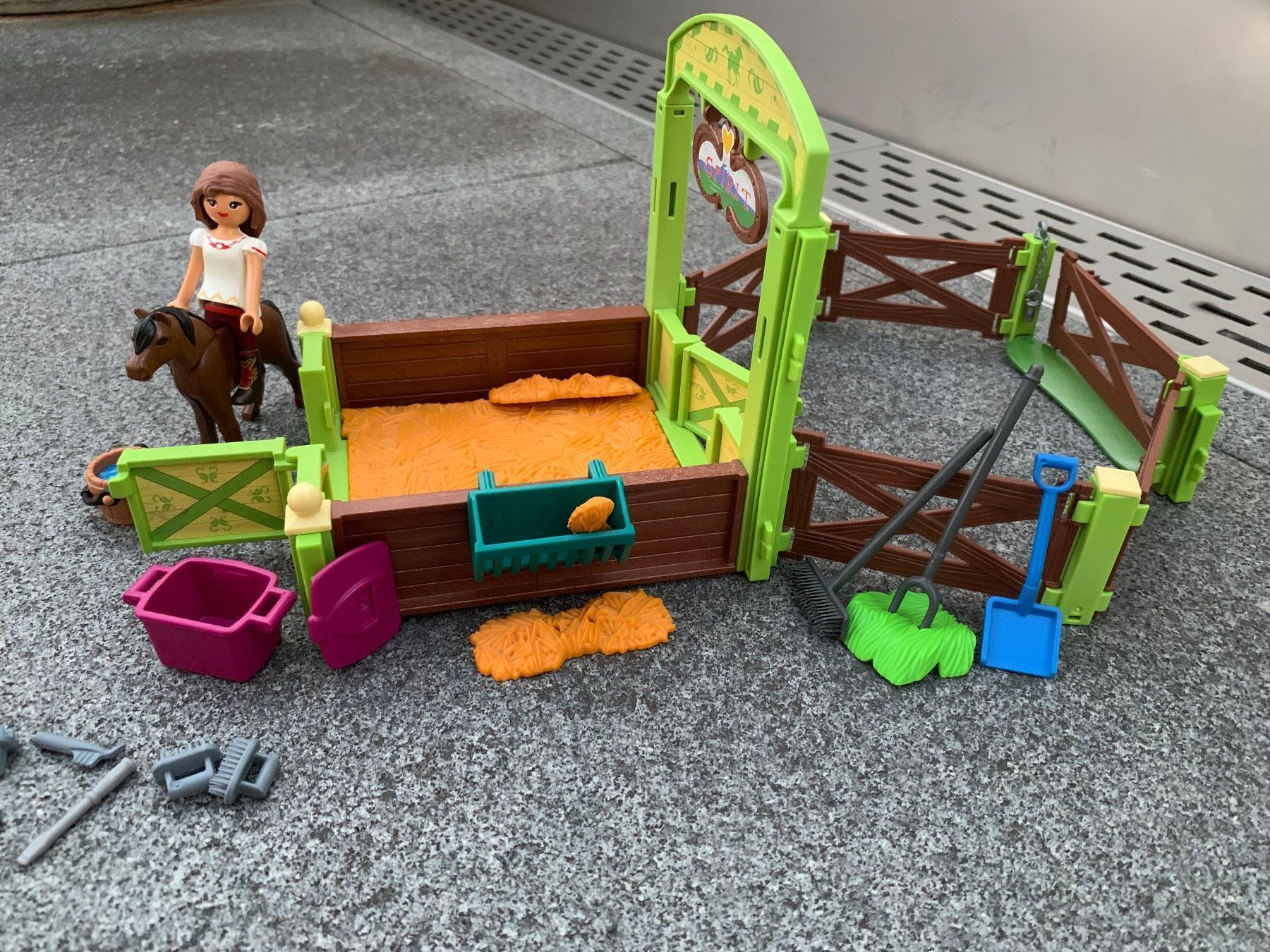Playmobil Giocattoli: Playmobil Spirit Riding Free Pferdebox – Usato da Zürich venduto da iri_dqw7 5
