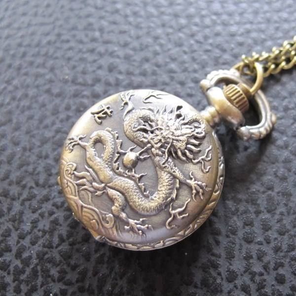Orologi: Umhängeuhr Drachen DragonVictorian Style – Nuovo (secondo la descrizione) da Schwanden GL venduto da UHRKNALL 1