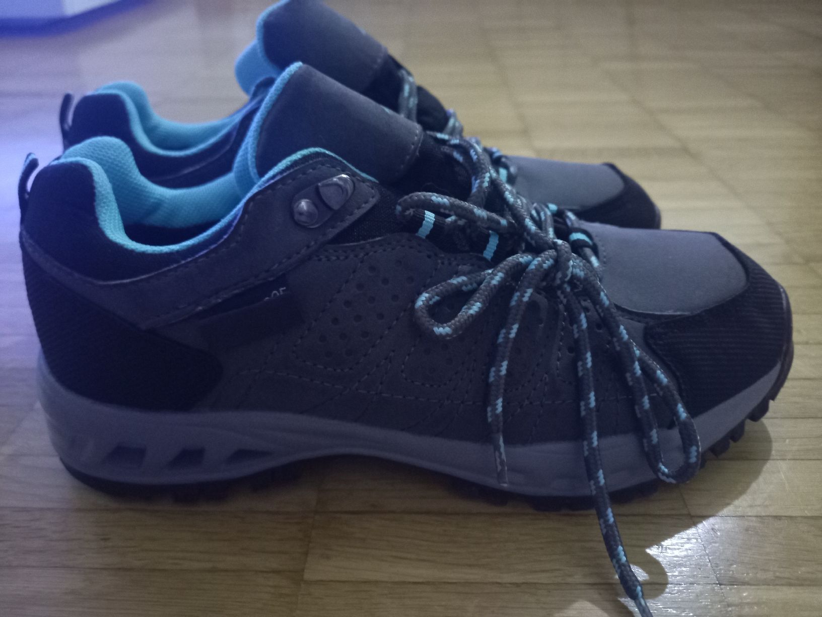 Scarpe da donna: Damen Trekkingschuhe Gr. 37, neuwertig! – Nuovo (secondo la descrizione) da Stäfa venduto da krp54 4