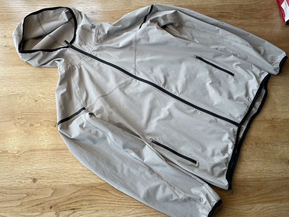 Kleiderpakete: Kleiderpaket 2teilig Pulli und Windjacke Grösse M – Gebraucht aus Zürich von piervier4 5