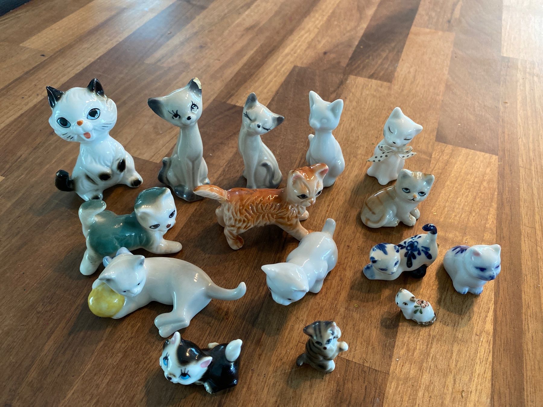 Figuren: Porzellan Katzen – Gebraucht aus Malters von Basteln