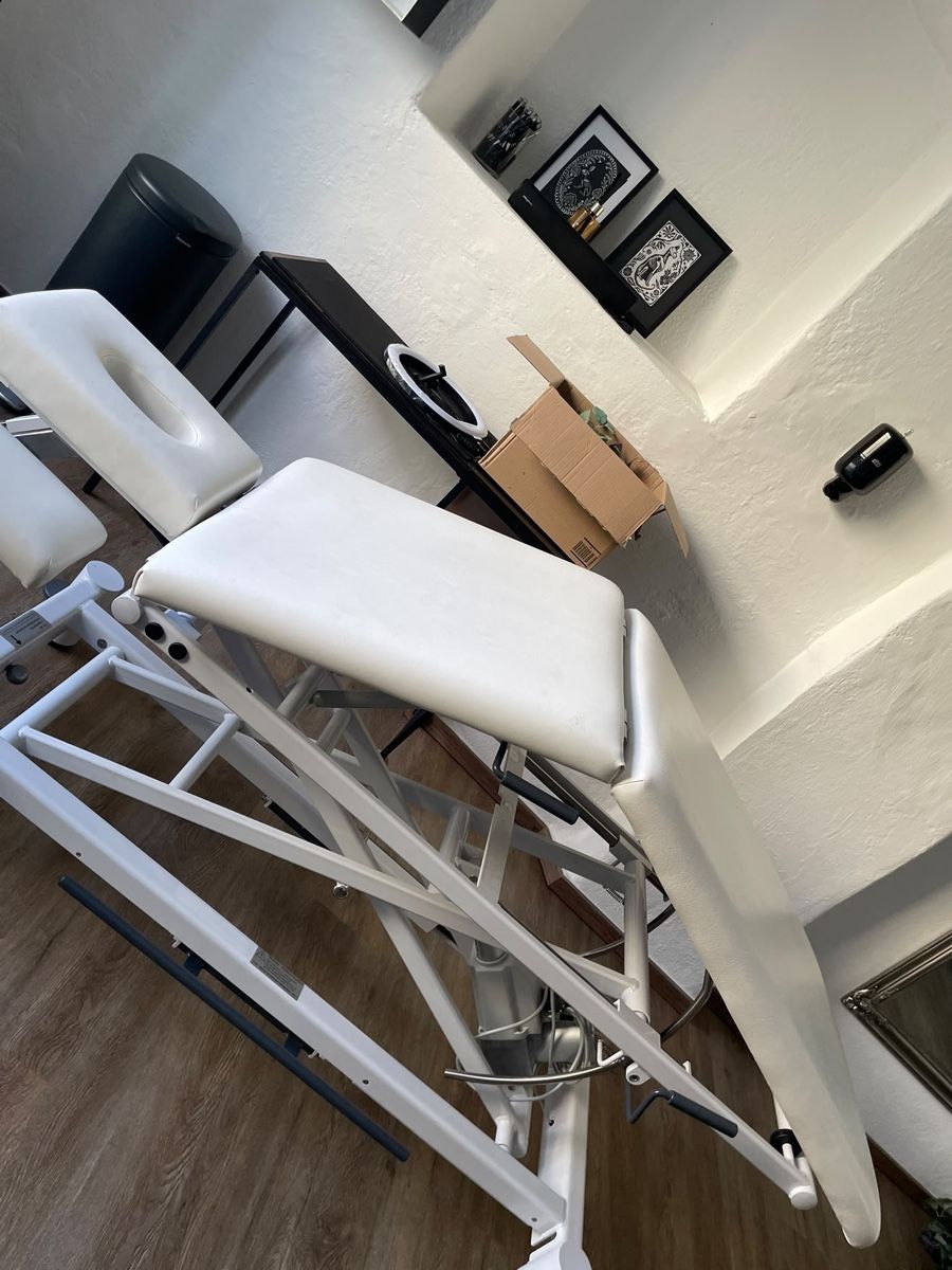 Liegen & Liegestühle: Physio Top Liege , echt Leder  – Gebraucht aus Embrach von MercedesINK 6