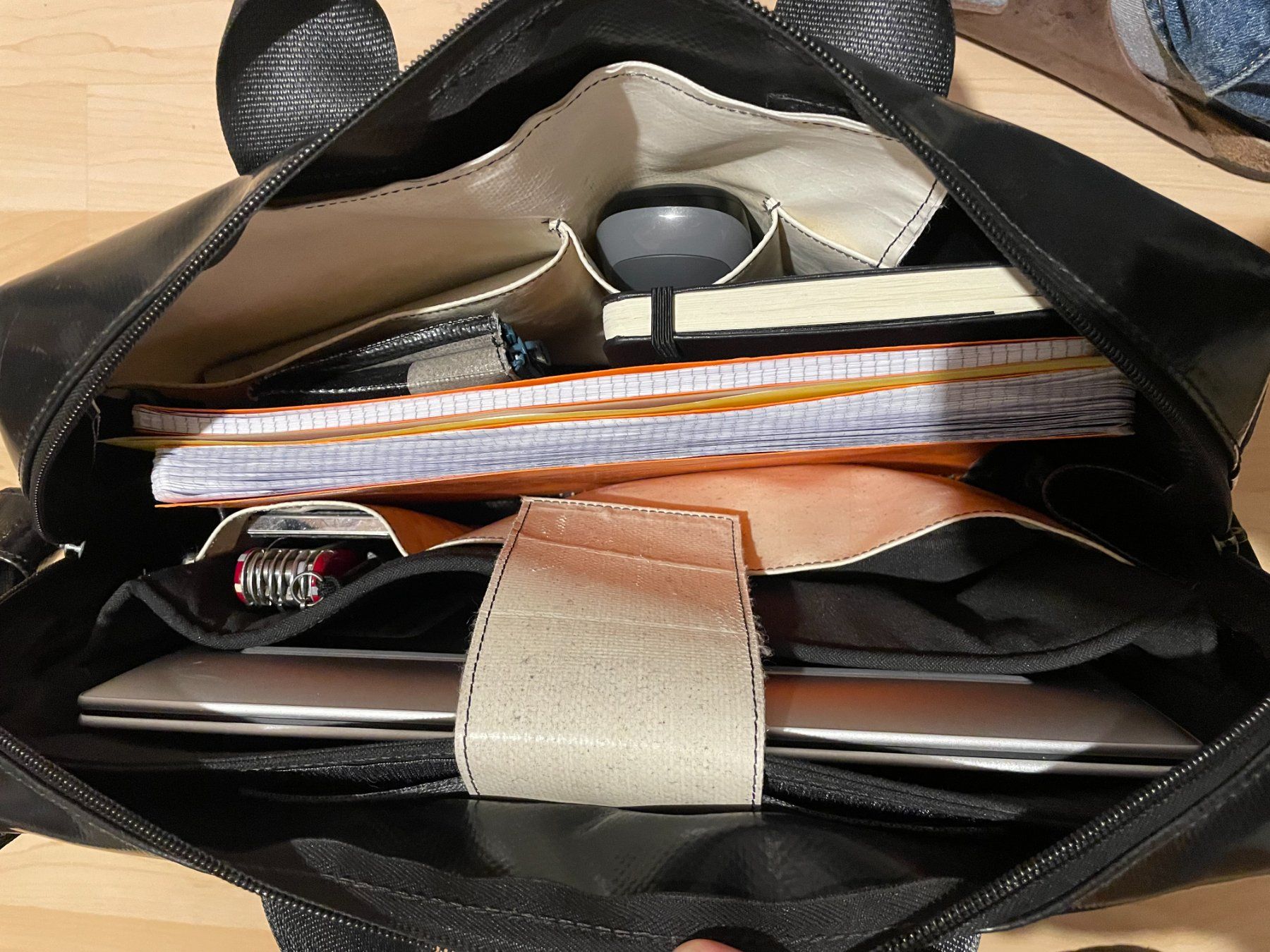 Freitag Valigie & Borse: Laptoptasche Freitag ROY / schwarz/weiss – Usato da Eschenbach LU venduto da Segu3 2