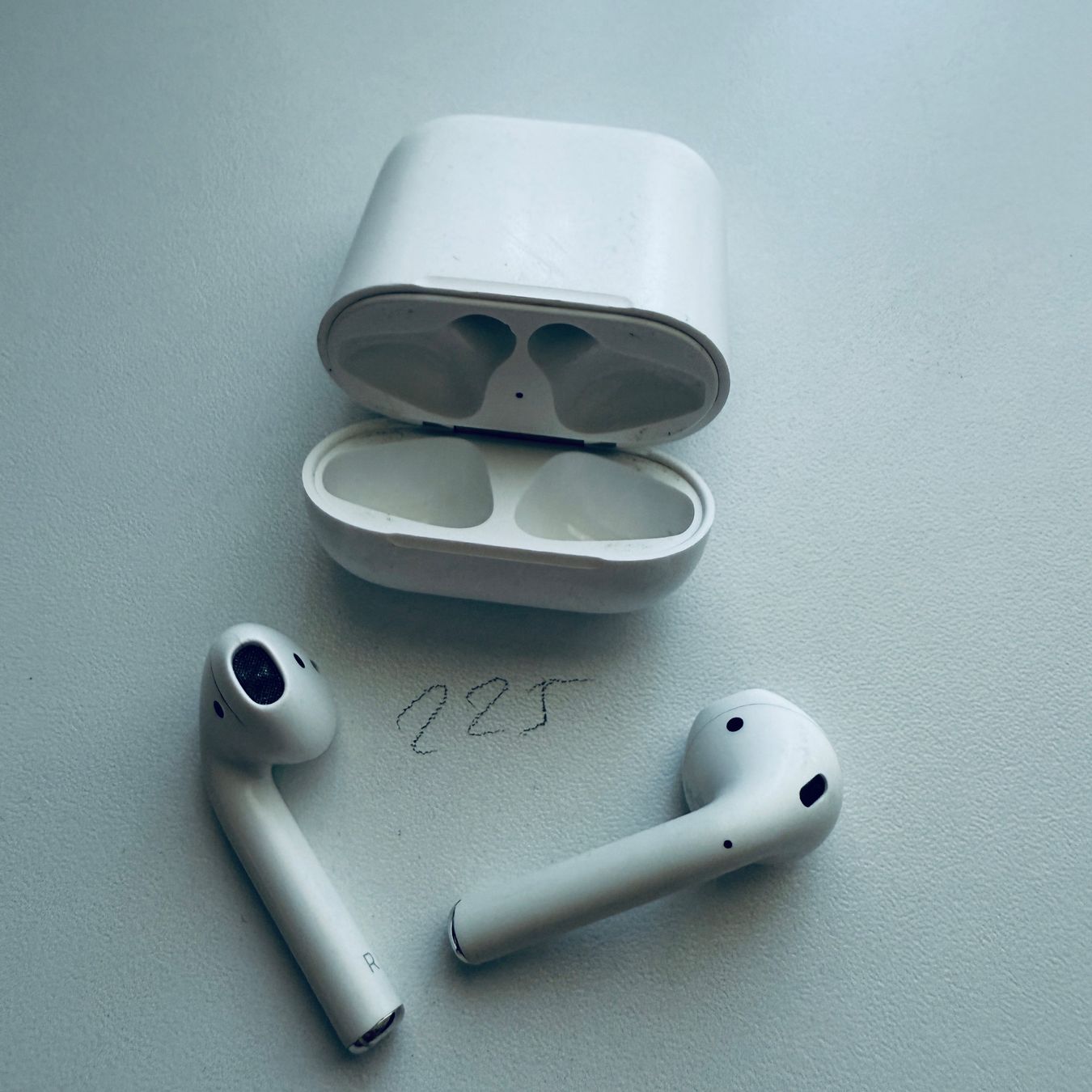 Apple Cuffie: Original Apple AirPods 2 Gen. Wireless Kopfhörer & Case – Usato da Basel venduto da MY.AIRPODS.SHOP 1