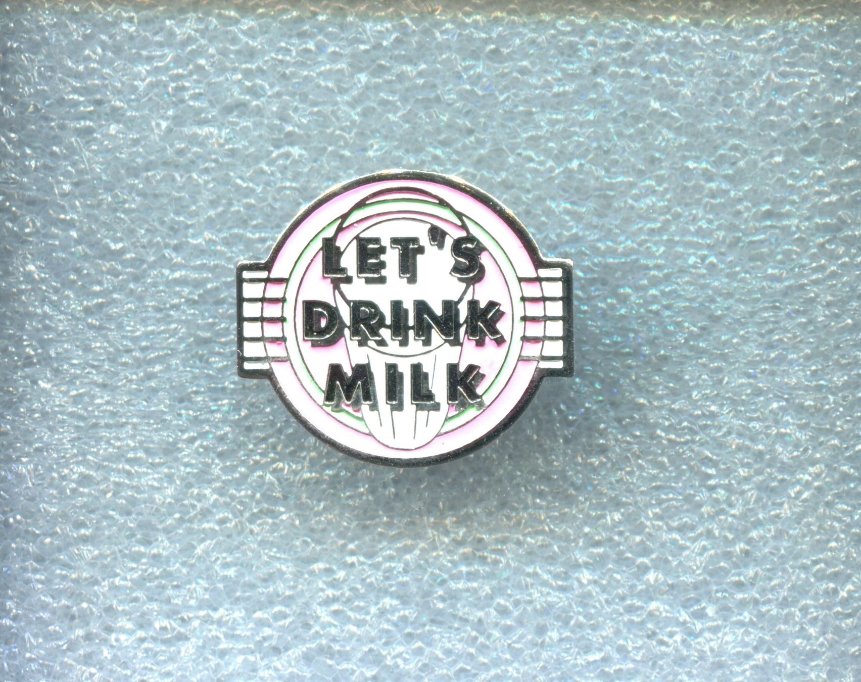 Placchette & Badge: LET'S DRINK MILK – Usato da Winterthur venduto da Sammleroase