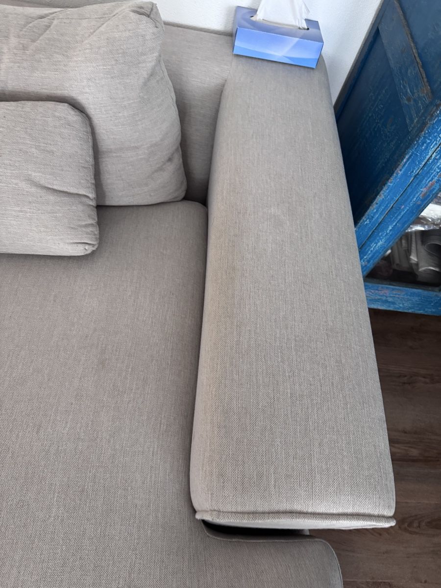 Divani: Bequemes Ecksofa hellgrau/beige mit Flecken – Usato da Lachen SZ venduto da sodascents 1