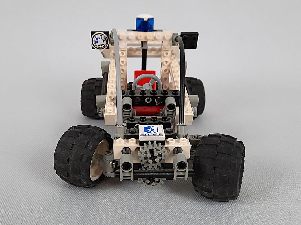 Lego Kit di costruzioni: LEGO Technic Polizei 8230 – Usato da Beinwil am See venduto da Restwert_Beinwil 3