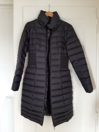 Longue et fine doudoune GUESS