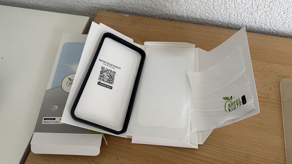 Ritocchi & pellicole di protezione: iPhone 13 / 13 Pro, Panzerglas mit Montierungsrahmen – Usato da Arbon venduto da Flex66 2