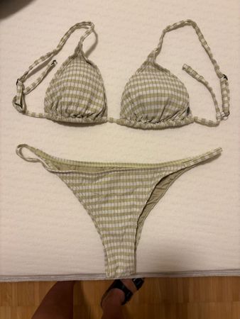 Zwei Billabong Bikinis