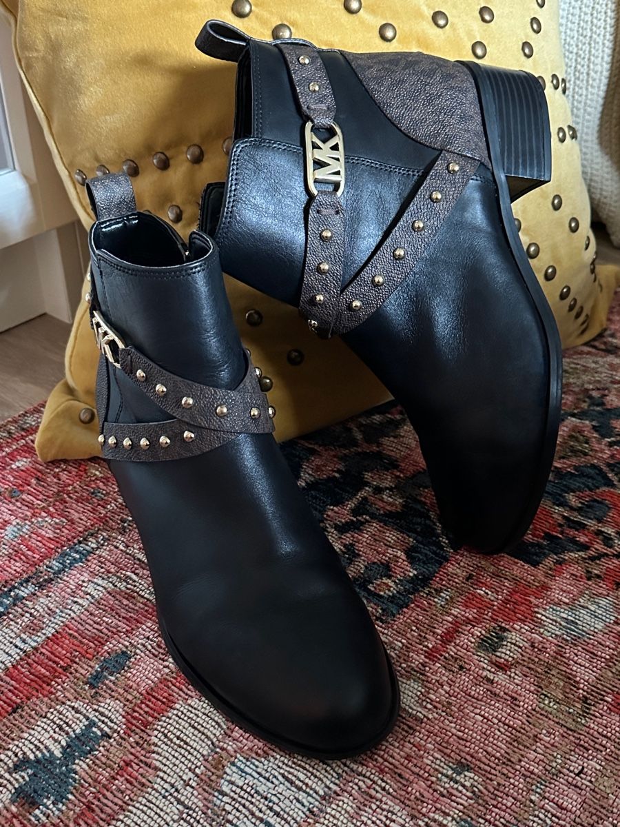 Michael Kors Damenschuhe: MICHAEL KORS leather studded logo ankle boots – Neu (gemäss Beschreibung) aus Wermatswil von Alkinoe