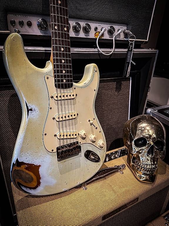 Fender Strumenti musicali: Partcaster stratocaser us parts – Usato da Montreux venduto da Alligator-AMPS 5