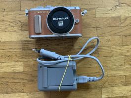OLYMPUS PEN E-PL8 - ETAT NEUF