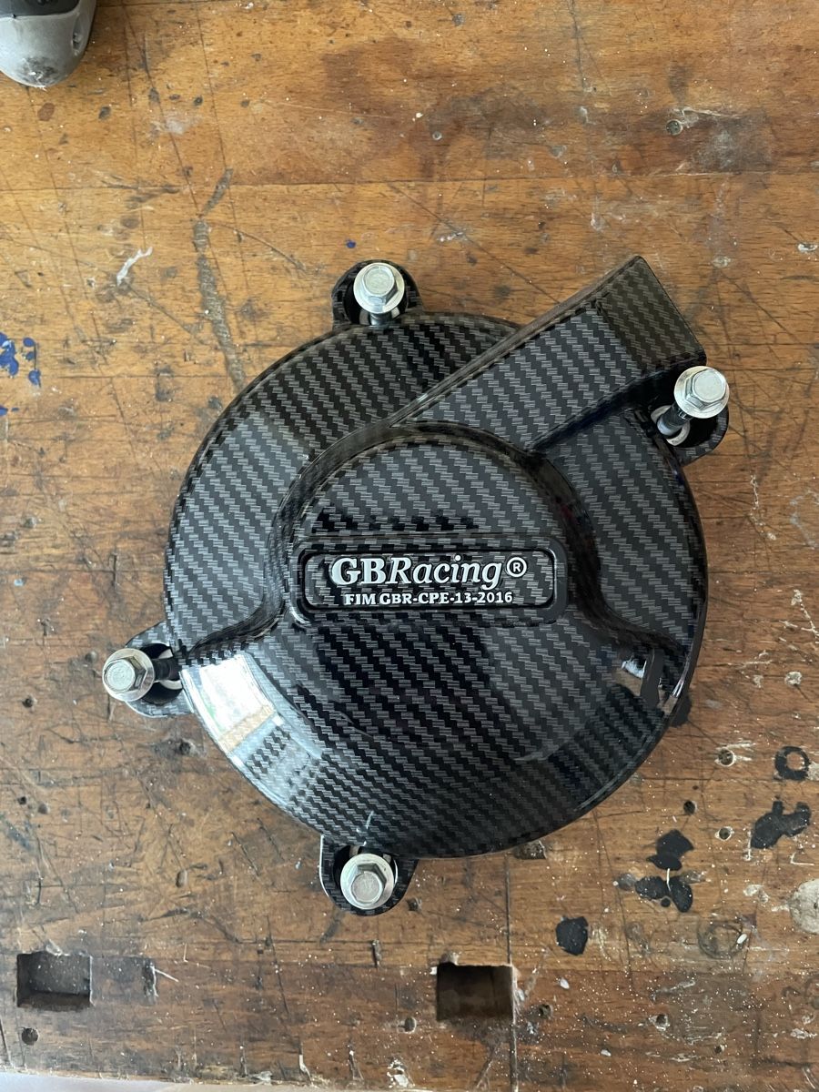 Husqvarna Tutti i ricambio per moto: Carbonemitat Husqvarna 701 Zündungsdeckel – Usato da Ruschein venduto da Motorider2001