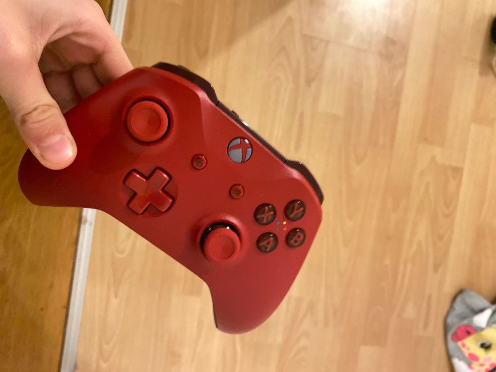 Xbox controller rot (Gebraucht) in Aarberg für CHF 30 – nur Abholung ...