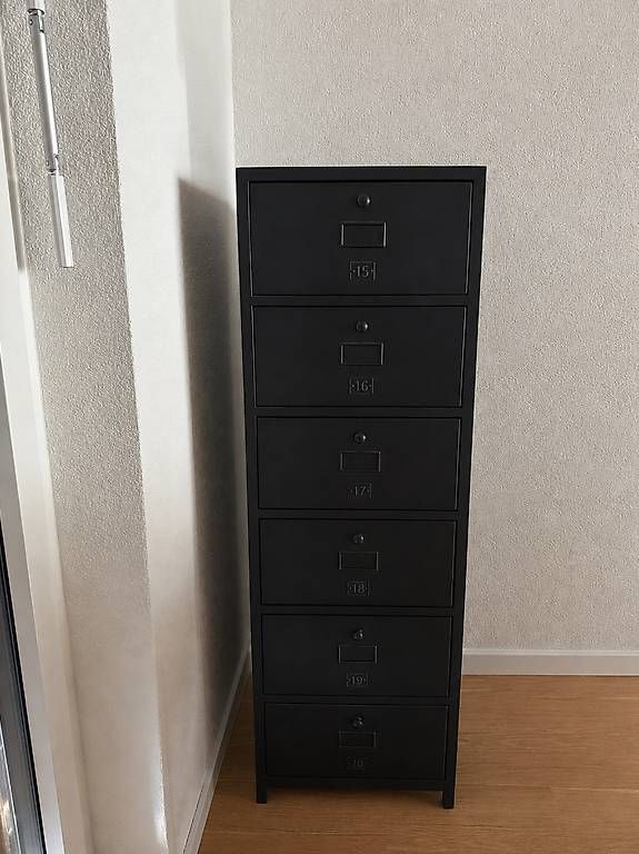 Schränke: Schwarzer Metallschrank / 116 × 40 × 40 cm – Gebraucht aus Lausen von nat_hbt6