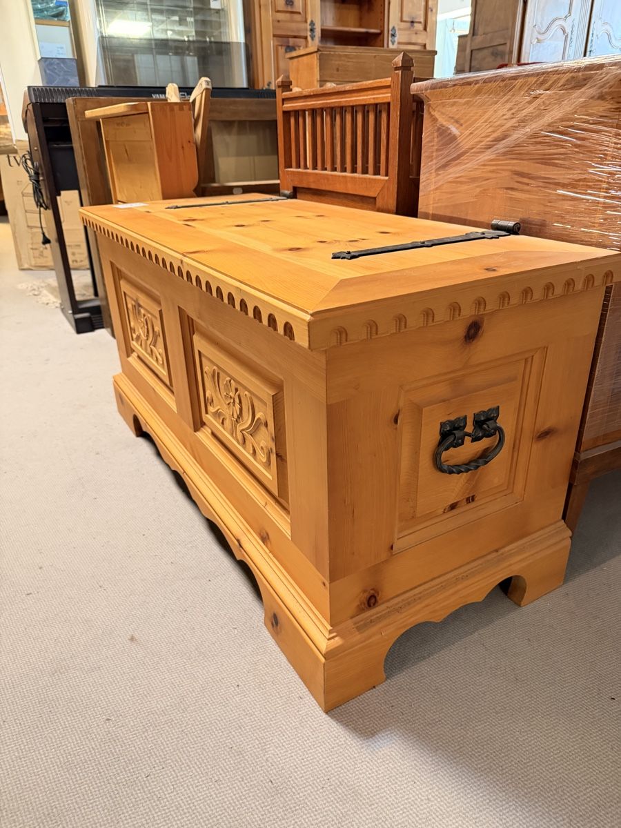 Cassapanche: Coffre en bois massif style rustique  – Usato da St-Maurice venduto da antikdestok 2