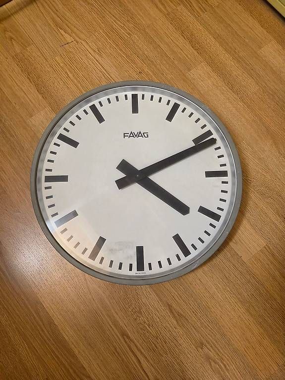 Orologi: Industrieuhr FAVAG Neuchâtel – Usato da Aarau Rohr venduto da raspuau